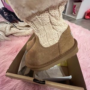 BABY uggs size 6. Never worn still in box